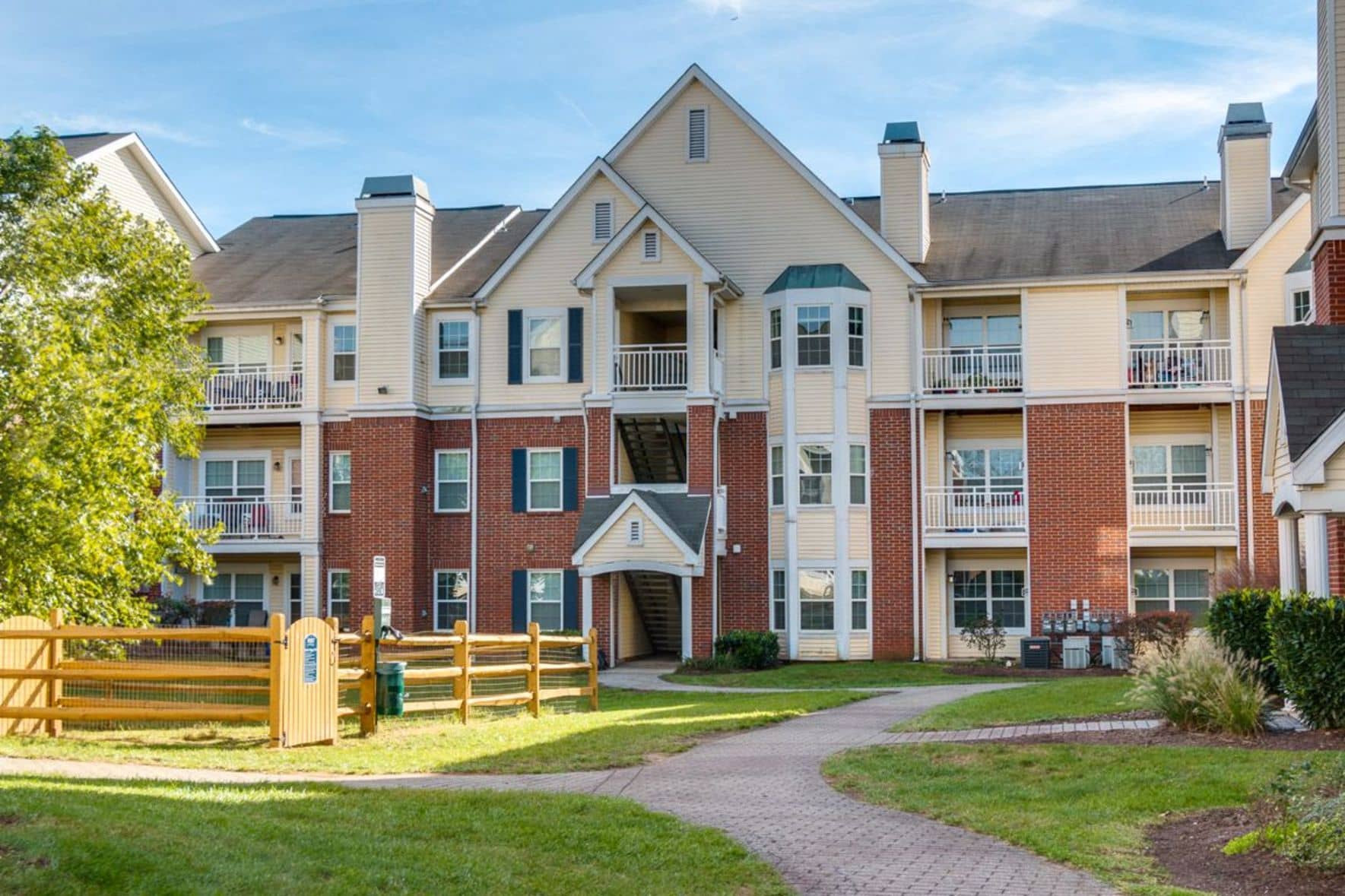 Image of Apartment Herndon Exterior